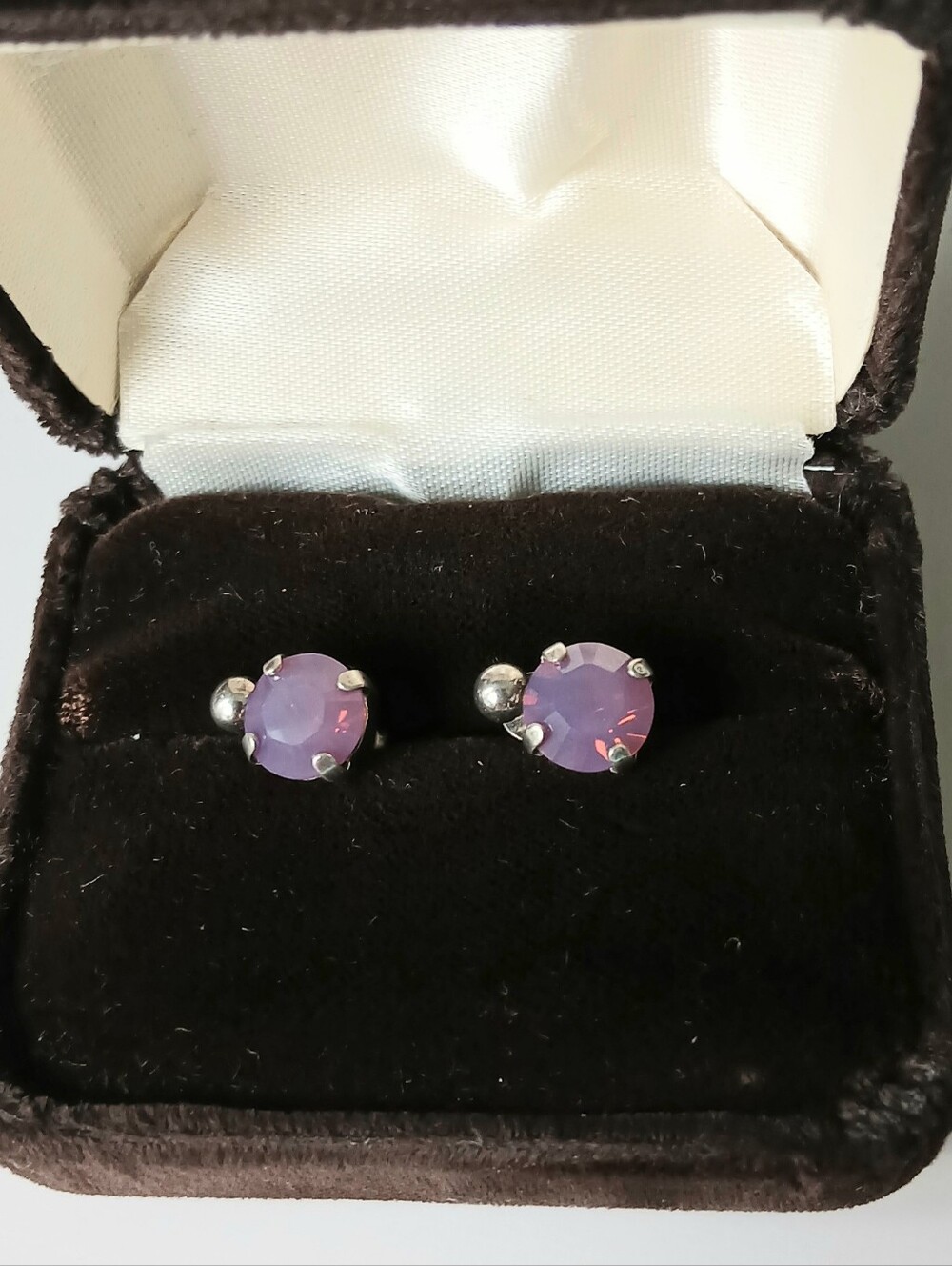 Vtg Renaissance Jewelry SignedOpalescent Lavender Purple Crystal Drop Earrings